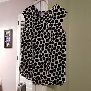 Womans sleeveless top